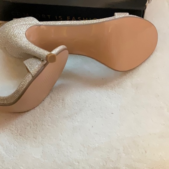 IDIFU Silver Stiletto Heels with Ankle Strap - Picture 5 of 7